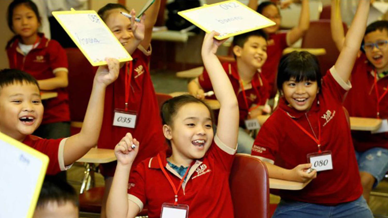 Trung tâm luyện thi chứng chỉ Cambridge luôn chú trọng nâng cao 4 kỹ năng nghe nói đọc viết cho các em học sinh kết hợp vừa học vừa chơi